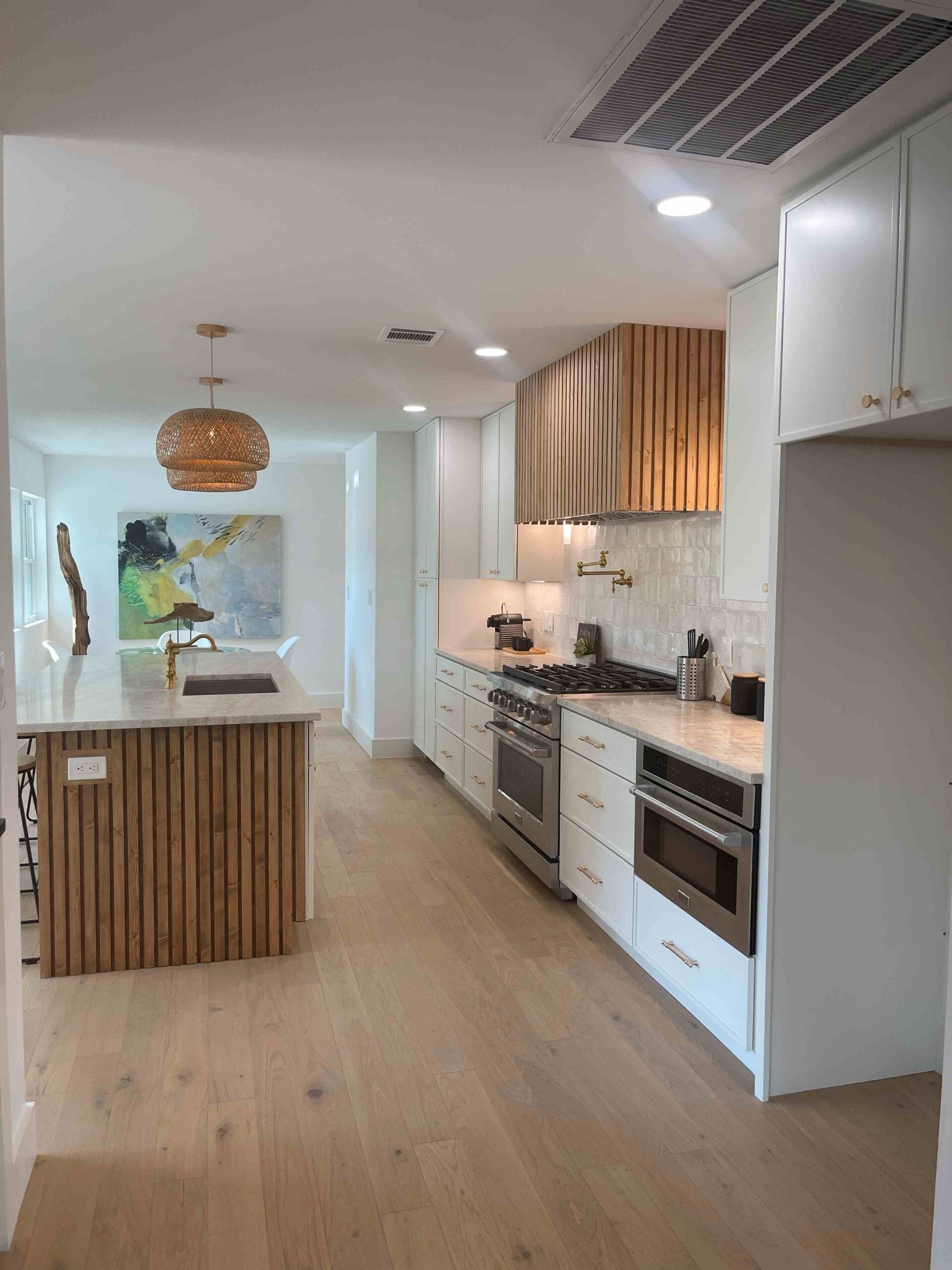 Custom luxury kitchen cabinets installed in Dallas, Texas kitchen